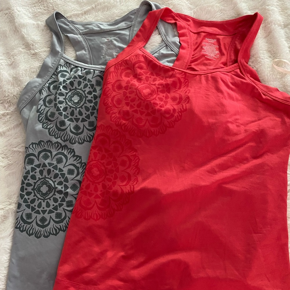 Danskin 2 workout tank tops